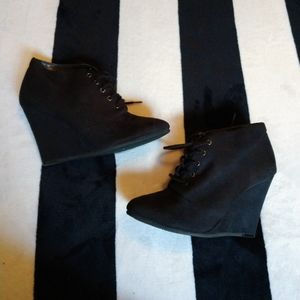 DONATED Black suede wedge booties